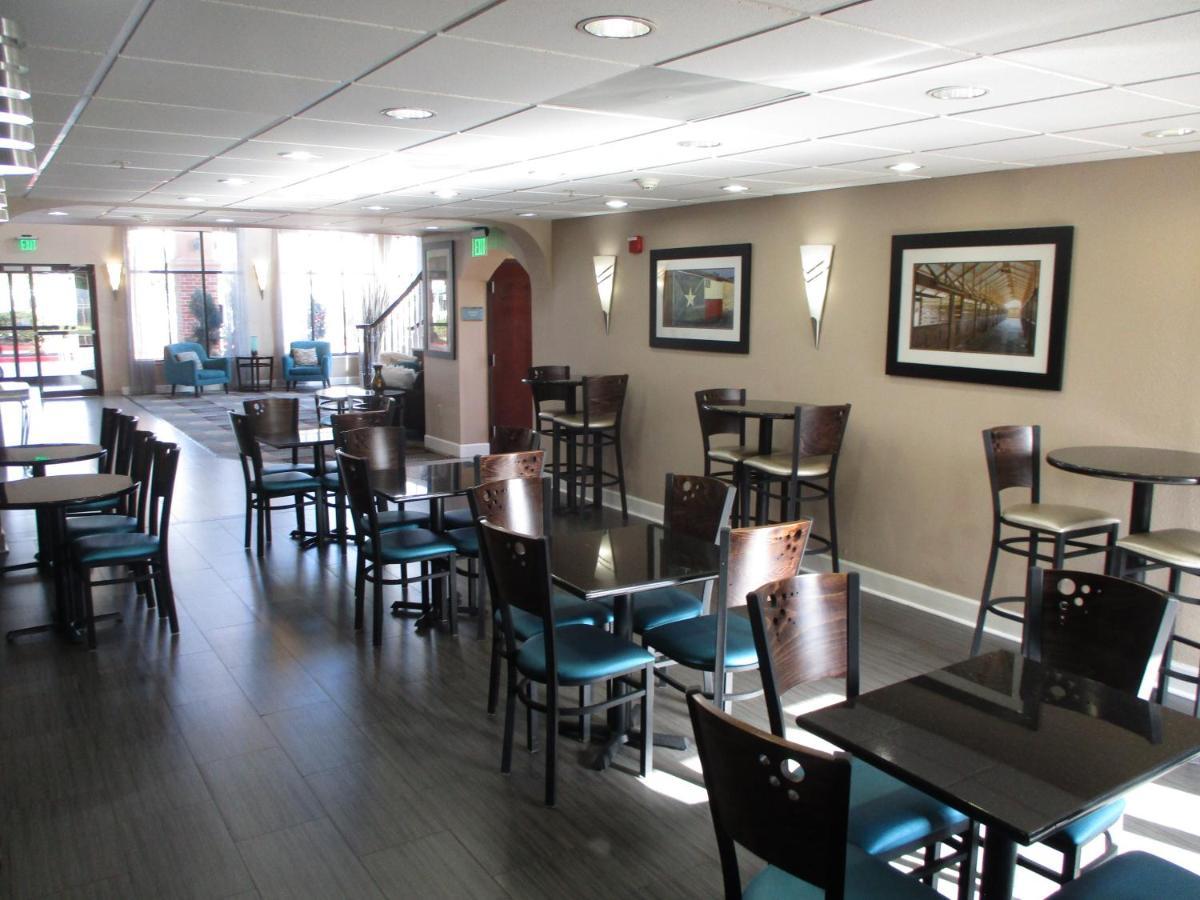 Days Inn & Suites By Wyndham Sam Houston Tollway Jersey Village Экстерьер фото