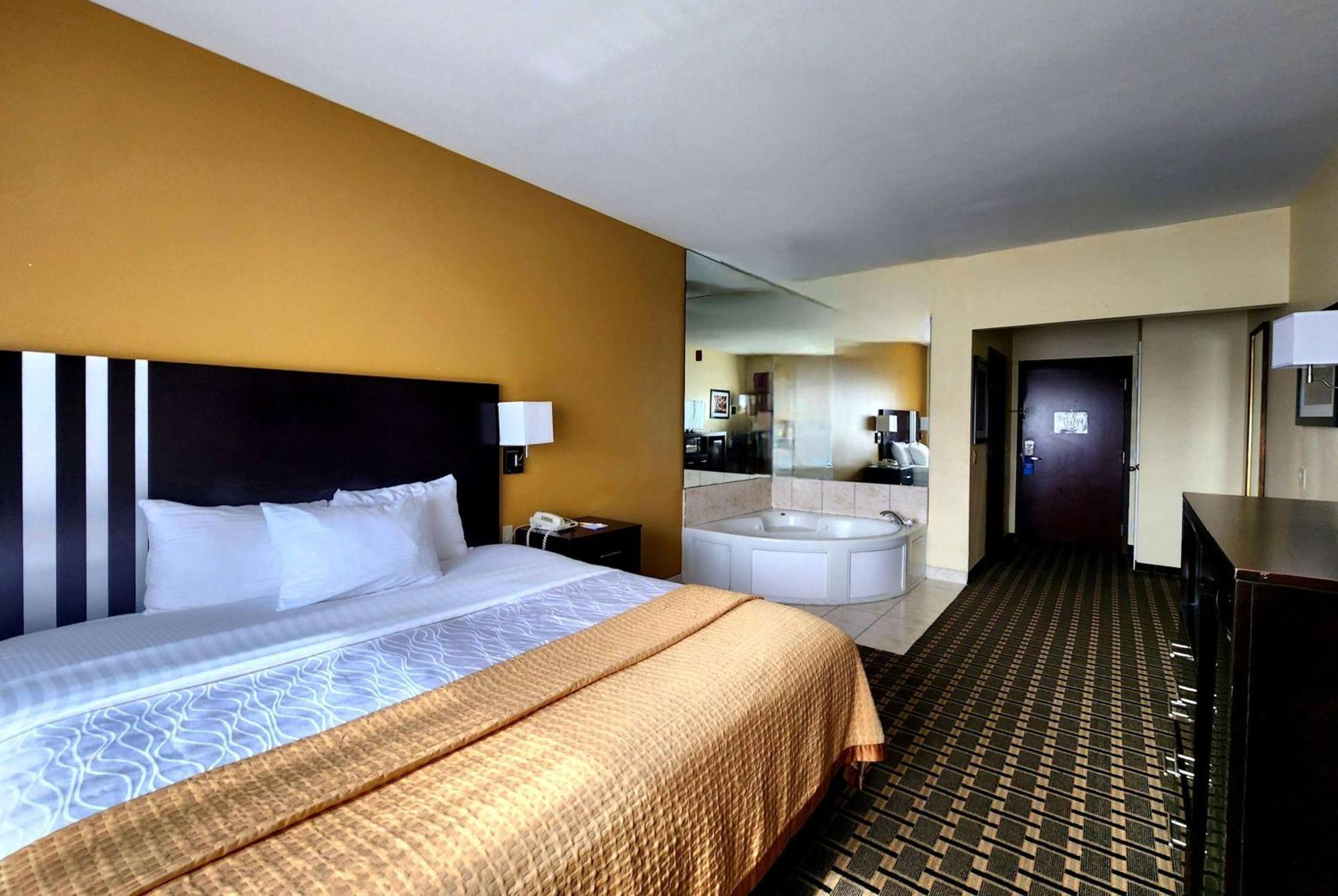 Days Inn & Suites By Wyndham Sam Houston Tollway Jersey Village Экстерьер фото