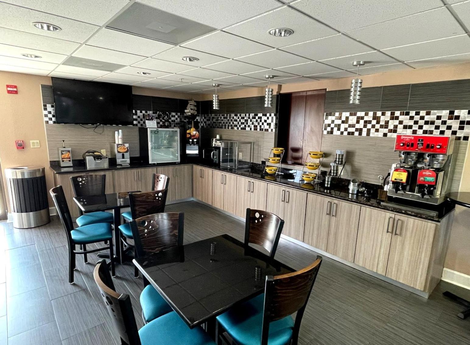 Days Inn & Suites By Wyndham Sam Houston Tollway Jersey Village Экстерьер фото