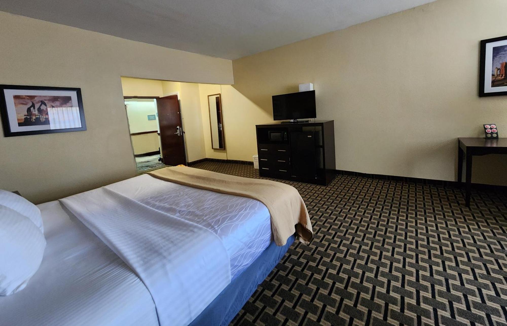Days Inn & Suites By Wyndham Sam Houston Tollway Jersey Village Экстерьер фото