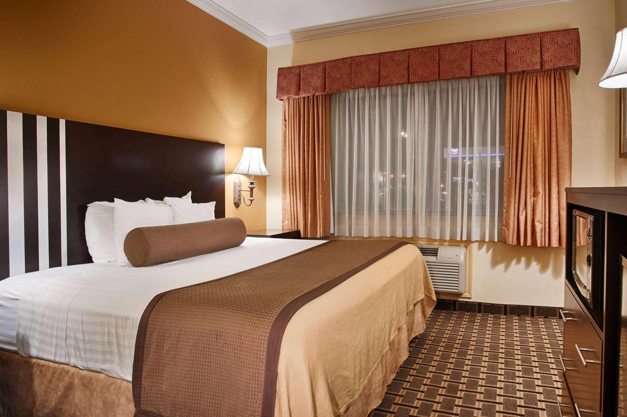 Days Inn & Suites By Wyndham Sam Houston Tollway Jersey Village Экстерьер фото